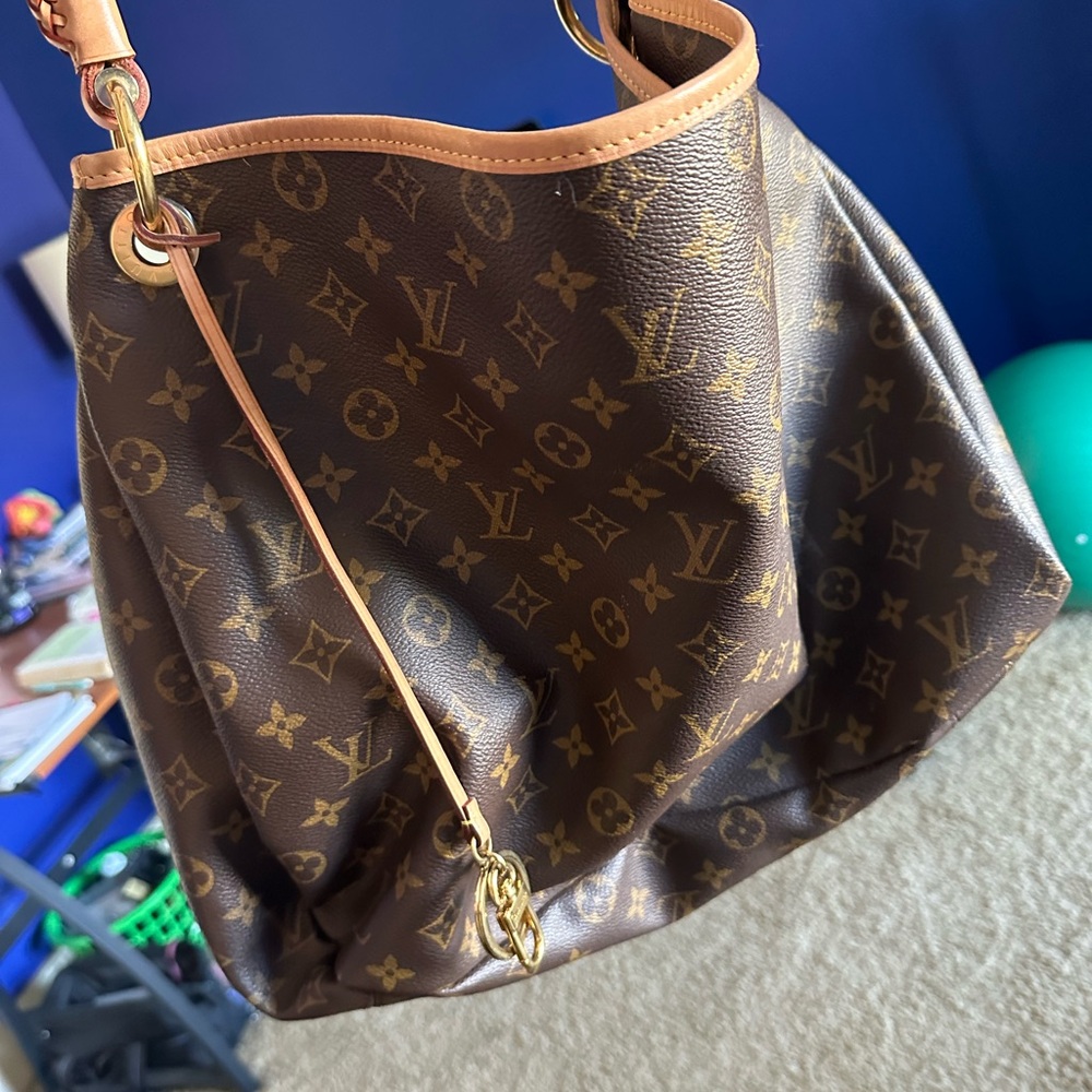 Louis Vuitton Shoulder bag